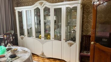 эски мебел: Стенка в идеальном состоянии, сервант
