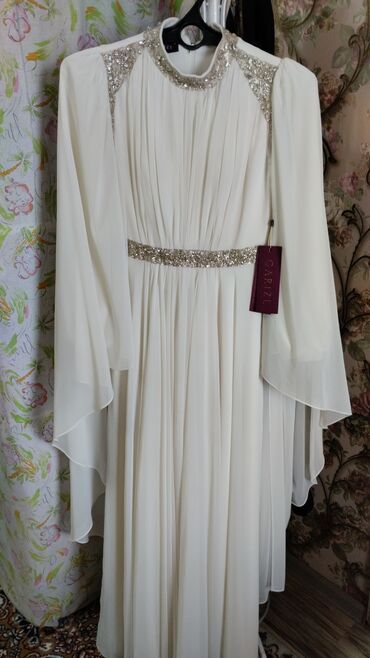 белое платье в пол: Вечернее платье, Длинная модель, С рукавами, Шлейф