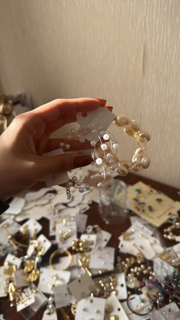 Bijuteriya dəstləri: Qadın bəzək aksesuarları – geniş seçim Məhsullar: - Qızılı tonlarda — 33