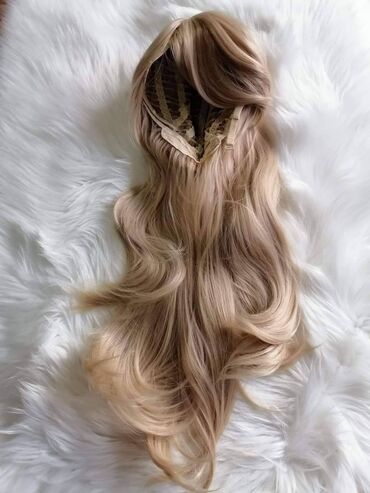 Perike i klipse: Perike
Cena 3200din — 3