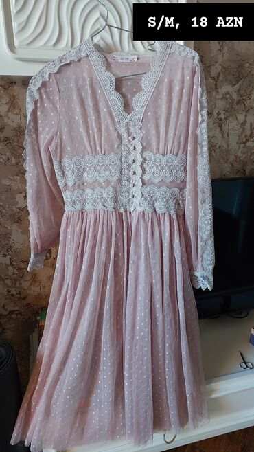 Kardiqanlar, jaketlər: Qadın geyimləri kolleksiyası 1) Ağ-qara bluz - Ölçü: S - Qiymət: 18 — 4