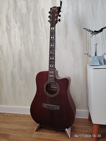 Akkustik gitar və qatlanan gitar stendi WHATSAPPLA ƏLAQƏ SAXLAYIN