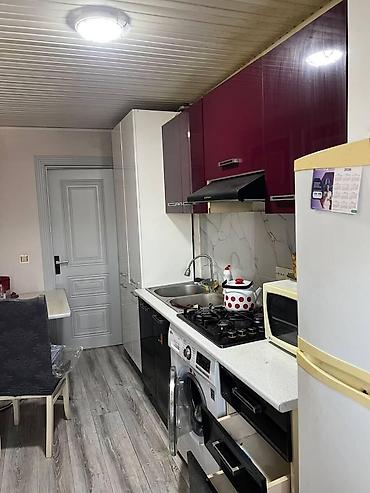 Bakı, 4-cü mikrorayon, 3 otaqlı, Köhnə tikili, m. Memar Əcəmi, 75 kv. m — 3