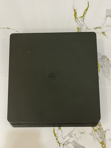 скупка комп: Игровая приставка Sony PlayStation 4 Slim + геймпад DualShock 4