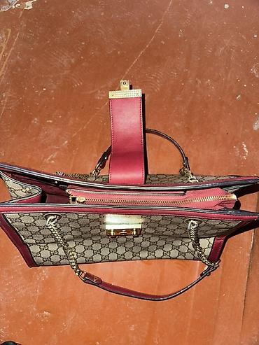 сумка для ноутбука 16 дюймов: Сумка-тоут Gucci GG Supreme с цепочными ручками, вместительная - — 4