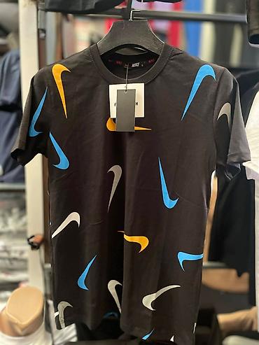 Majice: Muške majice S, M, L, XL, XXL veličine 1 komad 2400 din . 2 komada — 2