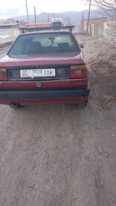 водный мотоцикл: Volkswagen Jetta: 1990 г., 1.8 л, Механика, Бензин, Седан