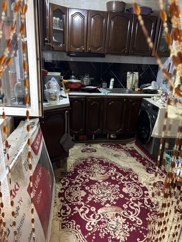 Binalar: Binəqədi rayonu, mərkəzə yaxın ərazidə həyət evi satılır. Ev 2 — 5