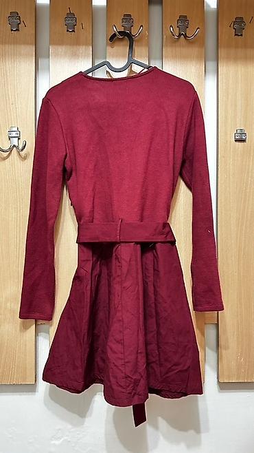 плаья: Платье винного цвета от Zara. Модель с длинными рукавами и поясом с — 1