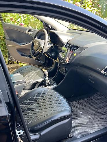 адаптер carplay: БЕНЗИН ГАЗ Седан черного цвета с 6‑ступенчатой механической коробкой — 5