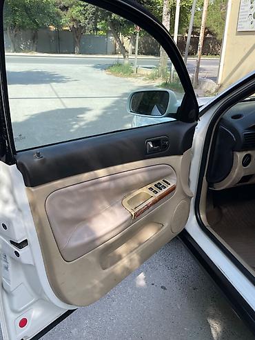 kond: Volkswagen sedan salonu – bej və qara rəng kombinasiyalı, parça — 3
