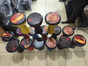 Darbukalar: Zərb aləti 
Darbuka çexolu da var üstündə — 10