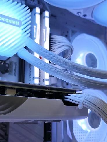 Desktop računari i radne stanice: Ryzen 7 9800X3D RTX 4070 TI X870 64GB 1TB - SM019PC. ✨ Prodaja i — 15