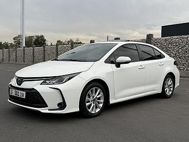 Toyota Corolla: 2023 г., 1.8 л, Вариатор, Гибрид, Седан