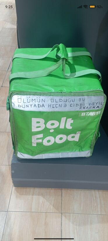 restoran avadanlıgı: Bolt Food çantası satılır. Termo çantadır. Ikinci əldir, ancaq təzə