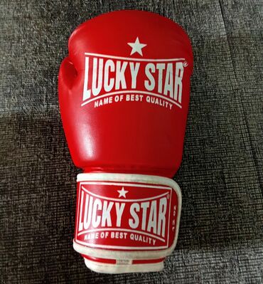 Əlcəklər: Lucky Star brendinin bu qırmızı boks əlcəkləri məşq və sparing üçün