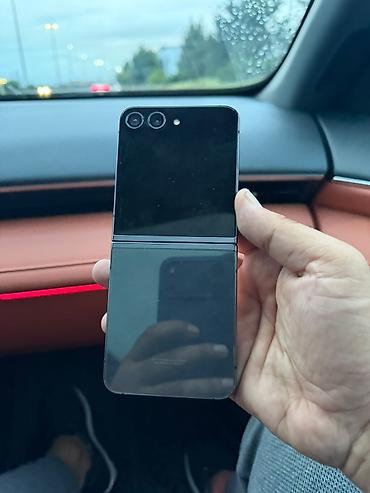 printir: Samsung Galaxy Z Flip 5, rəng - Qara, Simsiz şarj — 4