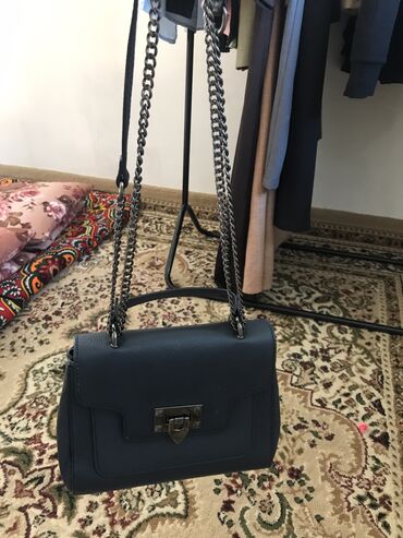 дамская сумочка: Продаётся сумочка в хорошем состоянии, натуральная кожа, темно синего