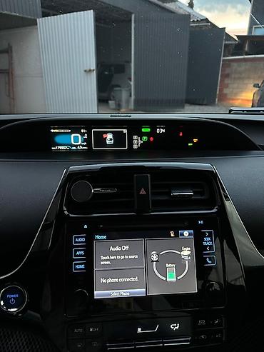 Toyota: Toyota Prius: 2017 г., 1.8 л, Гибрид, Лифтбек — 12