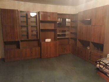 кухонный стол с диваном: Продается стенка чешская,большая. Состояние