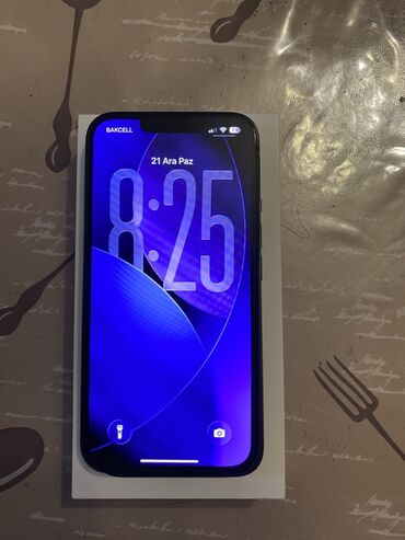 Apple iPhone: IPhone 13, Qara, Simsiz şarj — 5