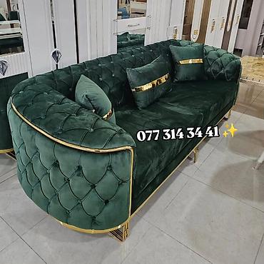 Zərif və dəbdə olan yaşıl divan - Material: yumşaq və sıx məxmər lalafo.az -da Zərif və dəbdə olan yaşıl divan - Material: yumşaq və sıx məxmər