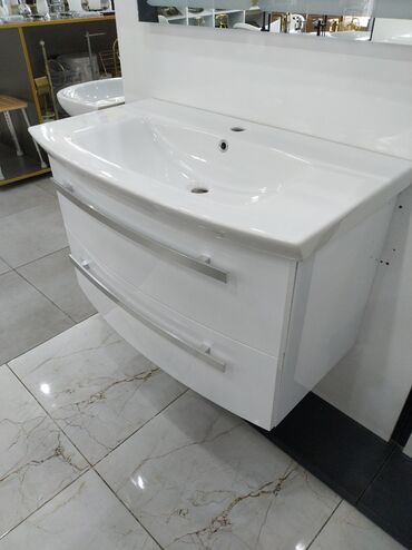 moydan: Ağ rəngdə, iki çekmecesi olan, yumru tutacaqlı lavabo dolabı. Müasir