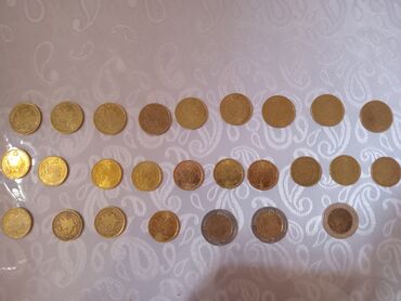 Sikkələr: Satışa çıxarılan bu kolleksiya, müxtəlif ölkələrə aid müxtəlif