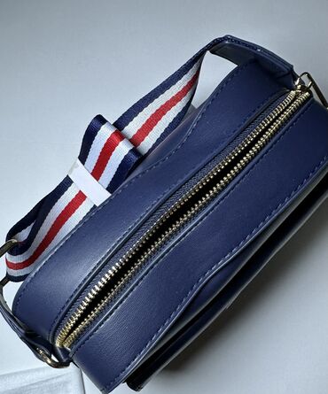 Другие сумки: Продаю сумку!
Качество отличное.
Новая
Никто не носил!
Торг уместен — 4