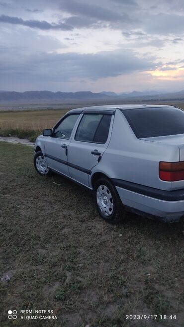 Volkswagen: Volkswagen Vento: 1993 г., 1.8 л, Механика, Бензин