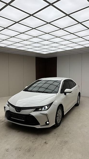 трактор 82 1: Toyota Corolla: 2019 г., 1.8 л, Автомат, Гибрид, Седан — 1