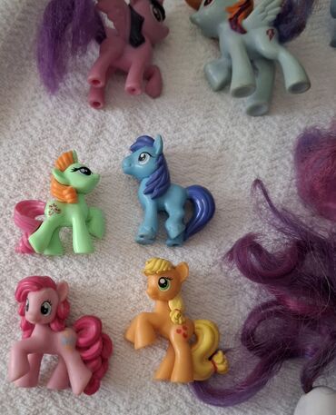 Igračke: Obiman set igračaka inspirisan serijalom My Little Pony. Uključuje na lalafo.rs — 14 Igračke: Obiman set igračaka inspirisan serijalom My Little Pony. Uključuje — 14