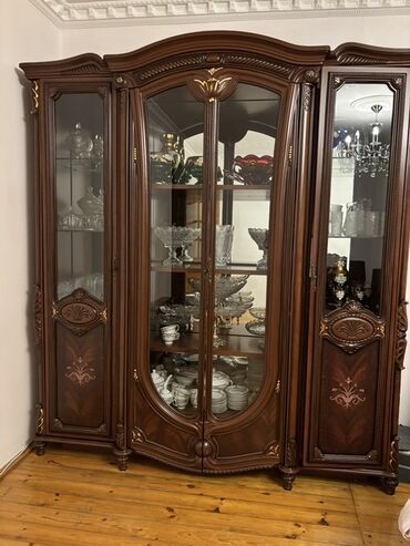 şka: Açılan, 3 qapılı Düz dolab, Qorka
