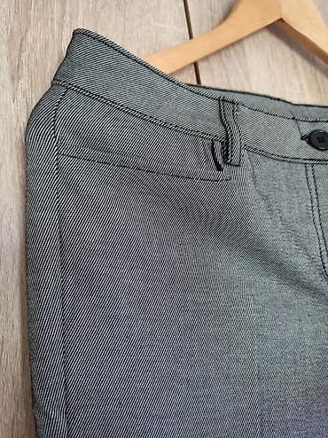 pepco velicine za bebe: Poslovne pantalone
Dostupne u velicini L

1600 rsd ✨ — 4
