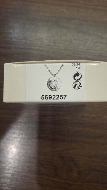 prsluk sa dva lica: Ogrlica sa priveskom, Swarovski, Materijal: Cirkon
