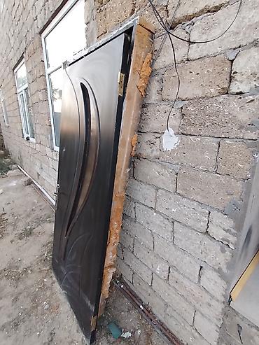 Qapılar və aksessuarlar: Salam. İşlənmiş Otaq qapısı satılır. Ölçülər 92x210 sm. İşlənmiş — 1