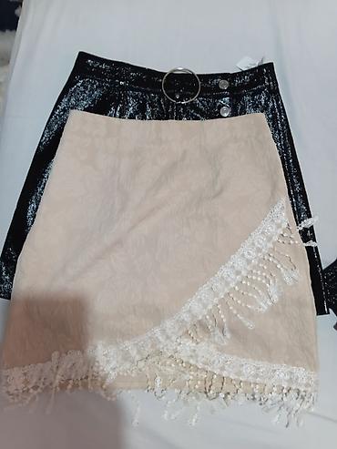 jordan šorcevi: Stradivarius mini suknja – crna, sjajna, A‑kroja - Brend — 1