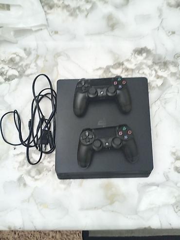 Видеоигры и приставки: Sony PlayStation 4 Slim oyun konsolu dəsti Paketə daxildir: - PS4 — 1