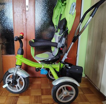 beba decak: Zeleni tricikl za decu, udobno i lako mozete da gurate vase
