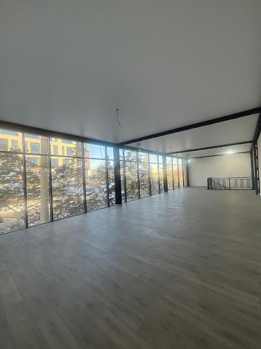 Аренда магазинов: Магазин, Отдельностоящий магазин, 210 м² Не действующий, Без оборудования, С ремонтом, Электричество, Отопление, Вода, 1 линия — 2