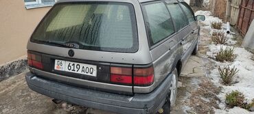 пассат 1993: Volkswagen Passat: 1993 г., 1.8 л, Механика, Бензин, Универсал