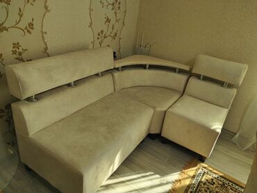 salon üçün divanlar: Yeni, Künc divan, Qonaq otağı üçün, Açılmayan, Azərbaycan