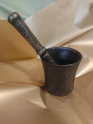 тележку советскую: Ступка чугунная производство СССР прошлого века. Высота 10 см