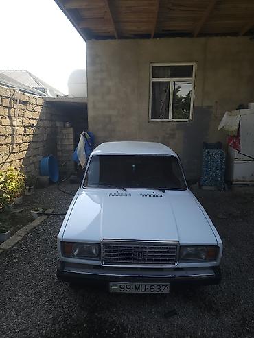 celiloglu elaqe nomresi: VAZ 2107, ağ rəng, sedan gövdə. Xüsusiyyətlər: - Klassik “07” — 1