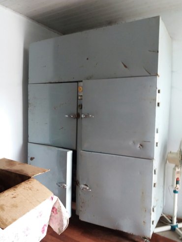 холодильник дордой: Продаю отечественный промышленный холодильник 30т.отдам