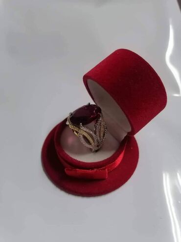 Prstenje: Prsten Vel:10
Cena:1300din — 9