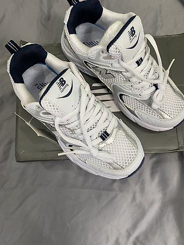 Жеке буюмдар: Эркектердин кроссовкасы, 34, New Balance, Жаңы, түсү - Ак, Өзү алып кетүү, Акысыз жеткирүү, Акылуу жеткирүү — 2