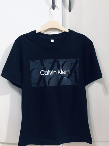 одежда из америки: Эркектердин футболкасы, S (EU 36), Calvin Klein, Жаңы, түсү - Кара, Өзү алып кетүү