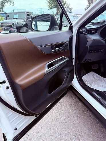 ct 200h: Toyota Venza: 2020 г., 2.5 л, Гибрид, Кроссовер — 4