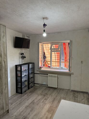 комнаты иссык: 1 бөлмө, 12 кв. м, Малосемейка, 4 кабат, Косметикалык ремонт